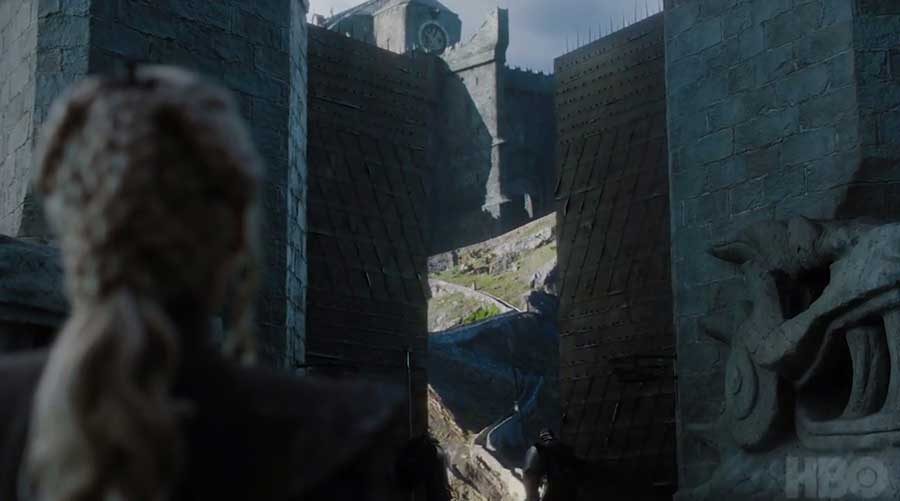 daenerys-enters-dragonstone-3515660