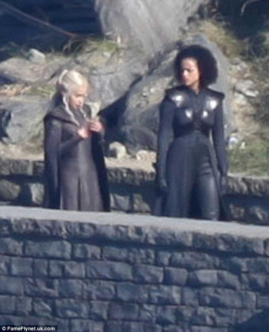 39d2d83a00000578-3884556-intense_emilia_who_plays_daenerys_targaryen_mother_of_dragons_an-a-5_1477757825772-1988241