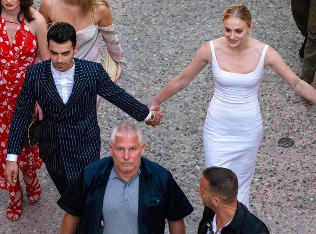 sophie-turner-kicks-off-her-pre-wedding-party-in-france-with-family-maisie-williams-and-others-24-compressed-2514683