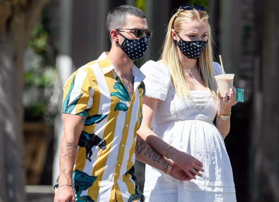 sophie-turner-and-joe-jonas-share-first-picture-after-the-birth-of-their-baby-2-3278785