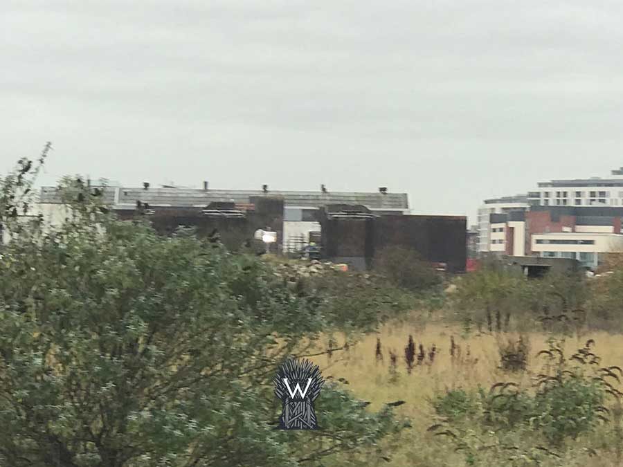 exclusive-new-photos-of-the-gigantic-game-of-thrones-castle-set-and-siege-engine-in-belfast-3-7787724