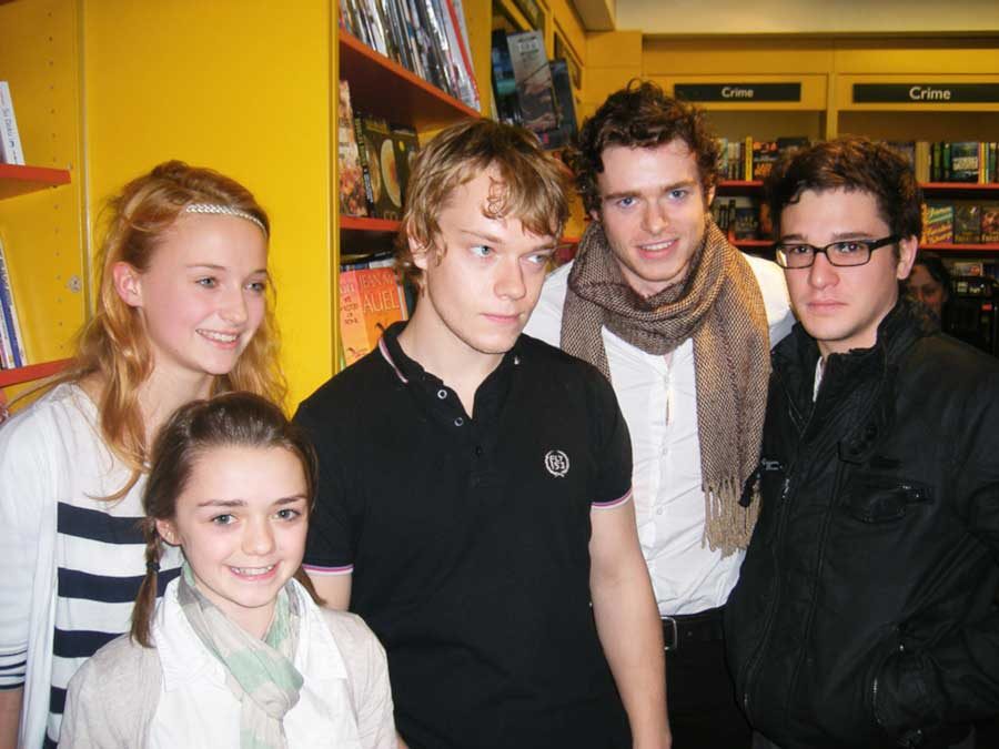 photos-of-young-game-of-thrones-stars-from-a-2009-song-of-ice-and-fire-book-signing-1-3545191