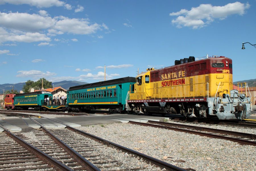 george-r-r-martin-buys-the-historic-santa-fe-southern-railway-with-two-other-partners-3-4936504