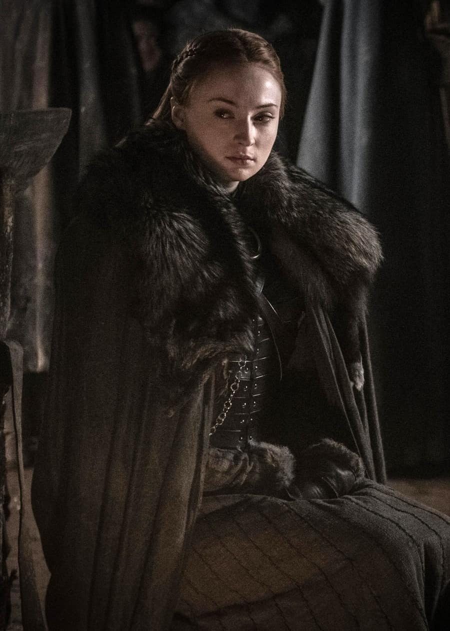 this-mysterious-face-behind-sansa-stark-in-teaser-photos-could-mark-the-return-of-a-sinister-character-5351409