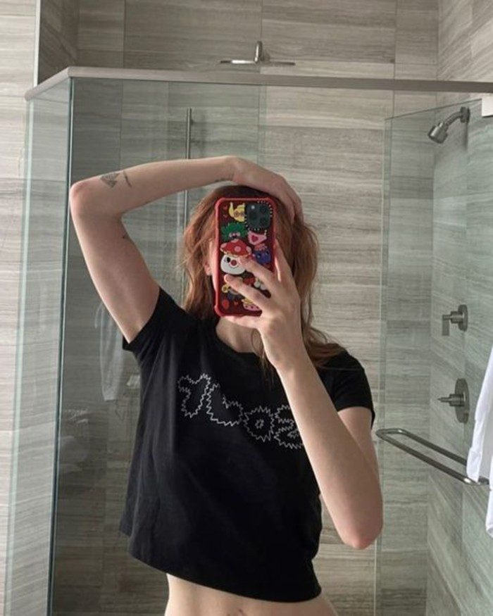 sophie-turner-red-hair-instagram-1623050036-2547875