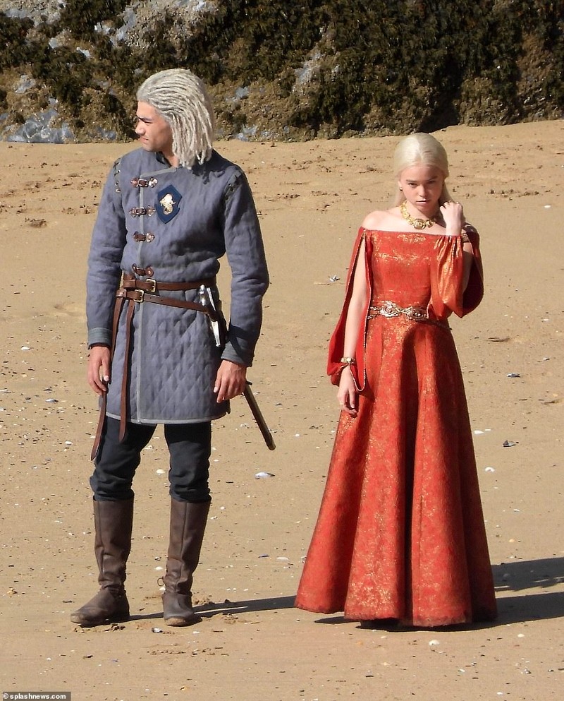 47992263-9997123-on_the_beach_with_filming_on_the_game_of_thrones_prequel_house_o-a-31_1631787572060