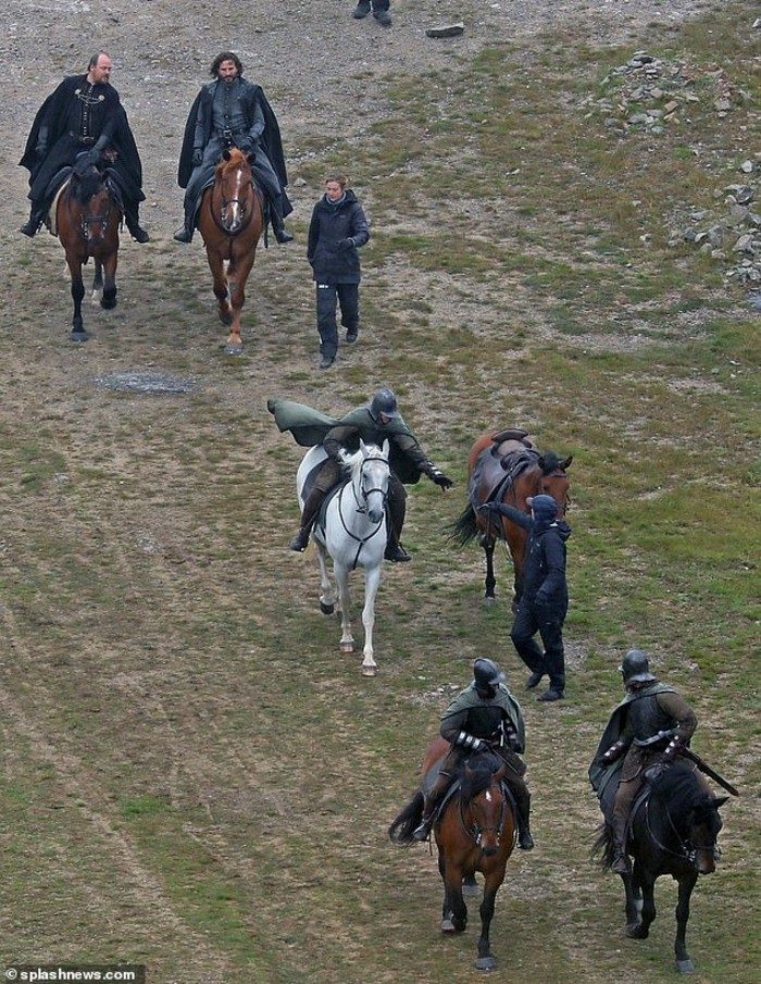 graham-mctavish-and-olivia-cooke-spotted-in-full-costume-on-house-of-the-dragon-set-11-6433262