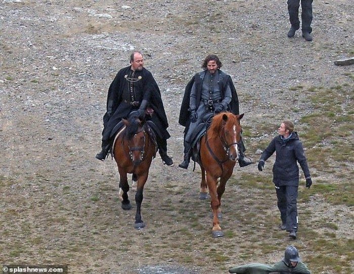 graham-mctavish-and-olivia-cooke-spotted-in-full-costume-on-house-of-the-dragon-set-12-4103959