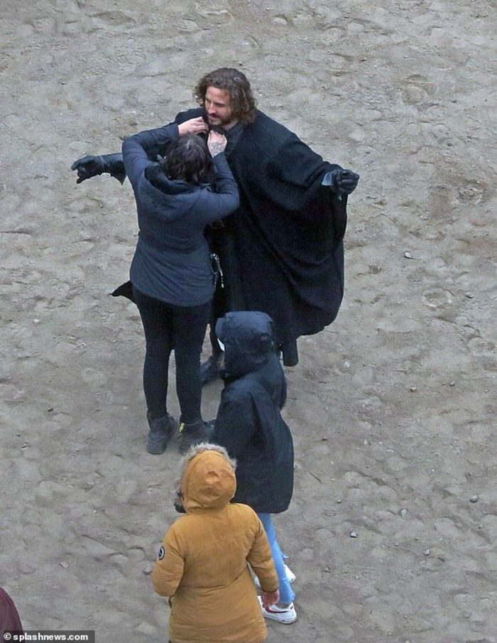 graham-mctavish-and-olivia-cooke-spotted-in-full-costume-on-house-of-the-dragon-set-14-2715304