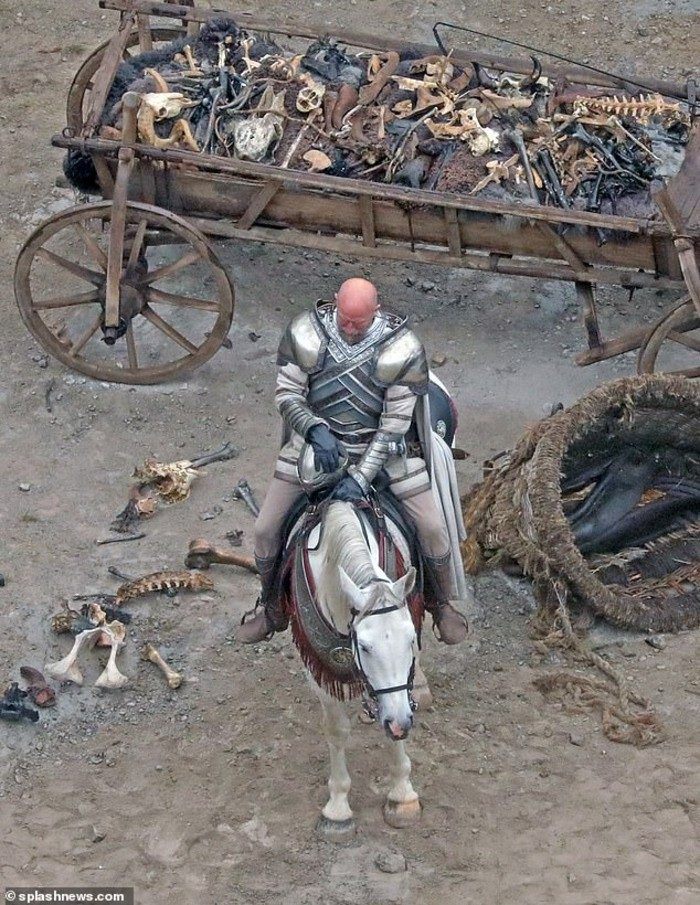 graham-mctavish-and-olivia-cooke-spotted-in-full-costume-on-house-of-the-dragon-set-20-3499050