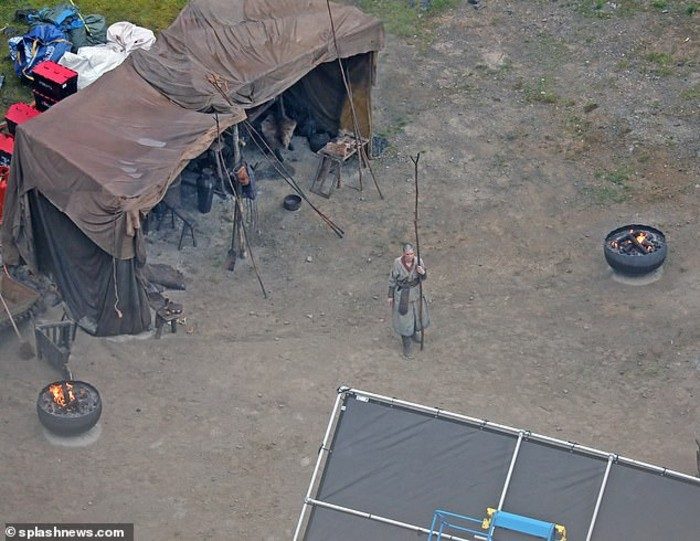 graham-mctavish-and-olivia-cooke-spotted-in-full-costume-on-house-of-the-dragon-set-5-3802459