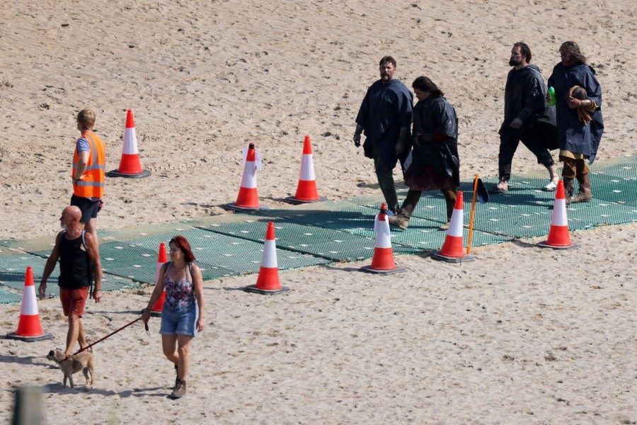 more-leaks-from-the-set-of-house-of-the-dragon-hint-at-a-major-battle-scene-being-filmed-at-cornwall-5-4509644