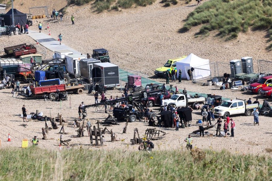 more-leaks-from-the-set-of-house-of-the-dragon-hint-at-a-major-battle-scene-being-filmed-at-cornwall-6-1072151