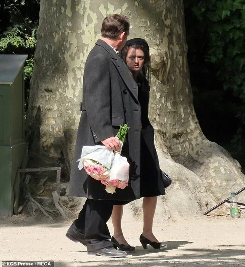 ben-mendelsohn-and-maisie-williams