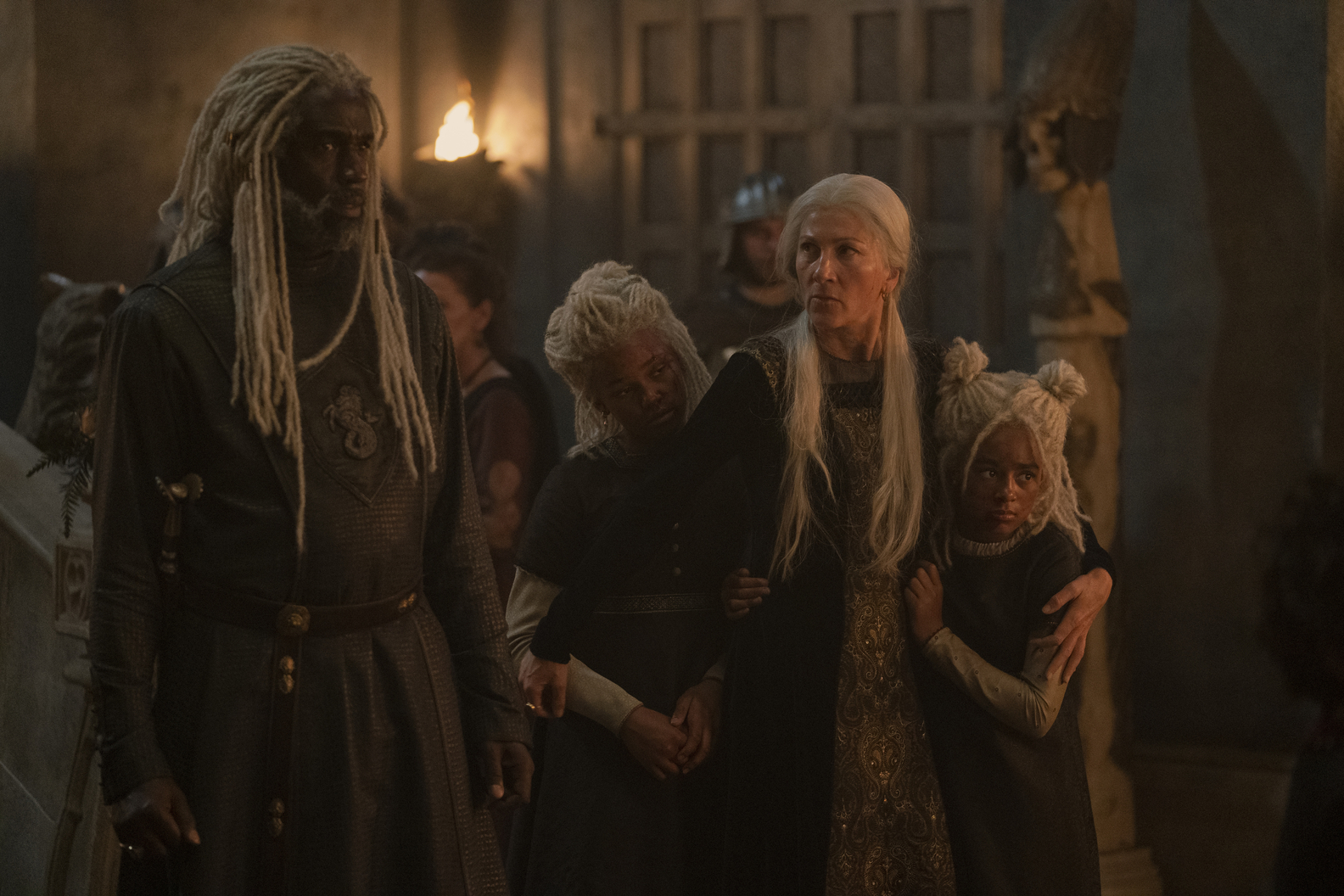 lord-corlys-and-princess-rhaenys-shielding-the-young-girls-2