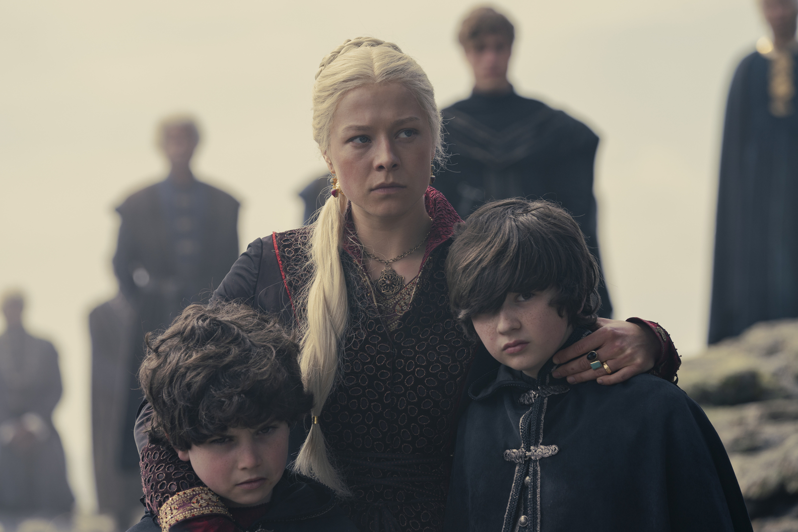 rhaenyra-with-her-children-jacaerya-and-lucerys-velaryon-at-laenas-funeral-2