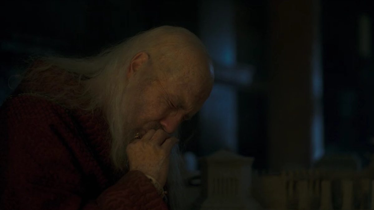 king-viserys-kissing-his-wedding-ring-episode-6-house-of-the-dragon